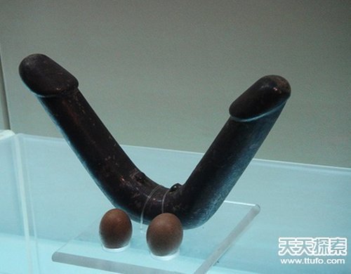 这是满城汉墓——刘胜墓内出土的女用铜制按摩自慰器…… 等一下,刘胜