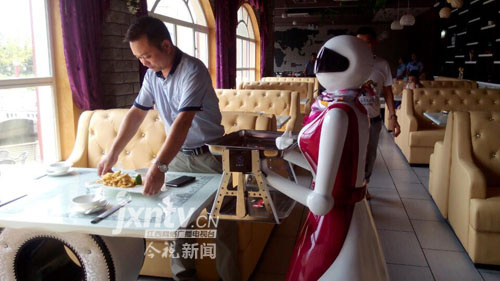 漳州:餐厅机器人服务餐饮业 比雇工更便宜-搜狐