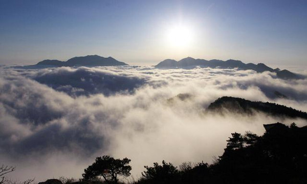 不见庐山,只因云海