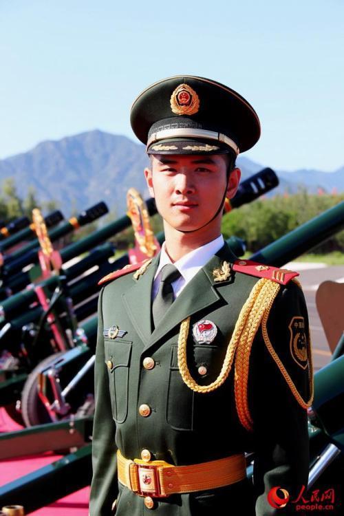 抗战阅兵礼炮兵个个威武潇洒(1/10(组图)
