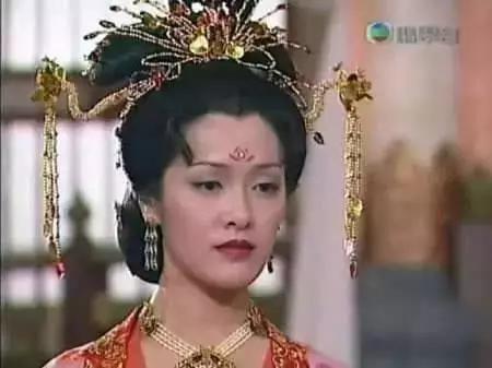 娱乐 正文  在1996年上映的电影《杨贵妃后传》中,侯俊杰饰演杨贵妃.