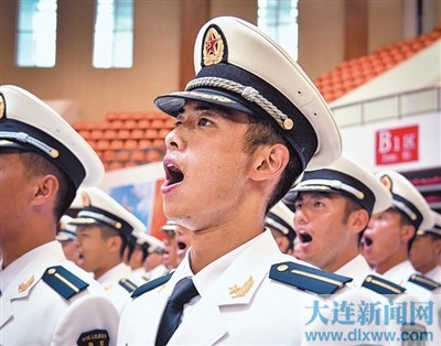 海军大连舰艇学院学员将放歌天安门广场(组图)