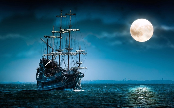 恐怖的幽灵海盗船,停泊在岸,变成了著名的船餐厅.