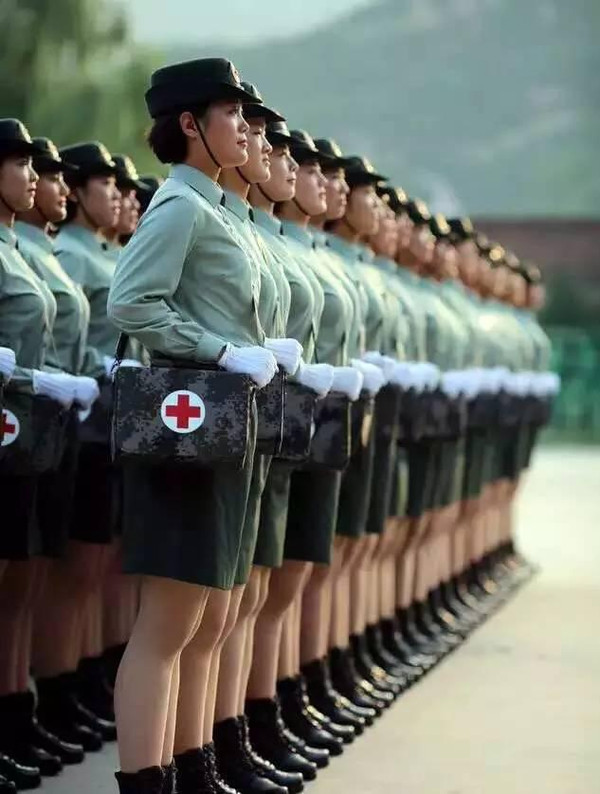 中国女兵:漂亮得不像实力派
