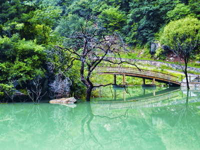 通天峡景区举行打鬼子情景互动活动