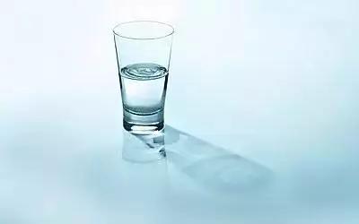 每天喝八杯水并不科学