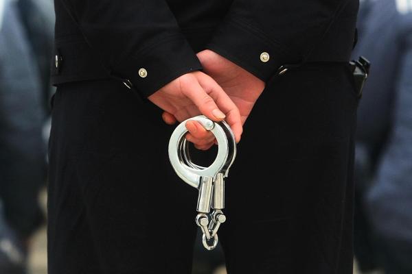 嫖宿幼女罪存废的普遍争议在于,“主废派”着眼于最高刑,“保留派”聚焦于起刑点。 CFP 资料图