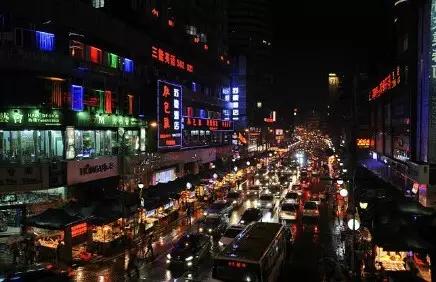 来贵阳必去的夜市小吃街