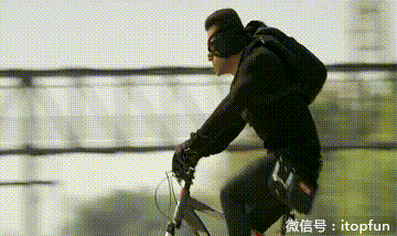 超级搞笑gif图:看美女不要只看表面!