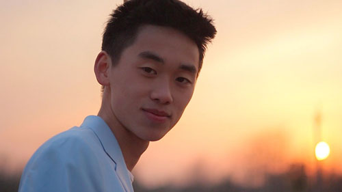 林子濠回眸微笑林子濠儿时旧照林子濠晨起听音乐林依轮与小子濠儿时