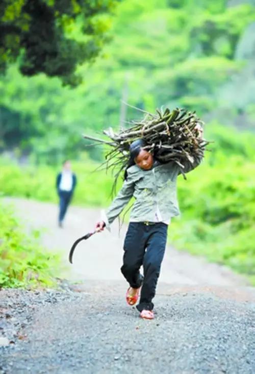 7岁上山砍柴,练就一身好刀法