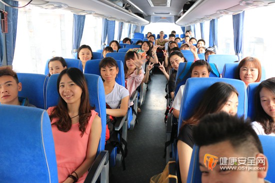 (中国)健康安全网2015年公益巡展让爱出发