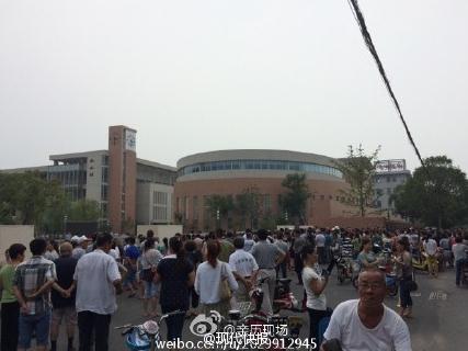 扬州女教师开学首日坠楼身亡 称活着累