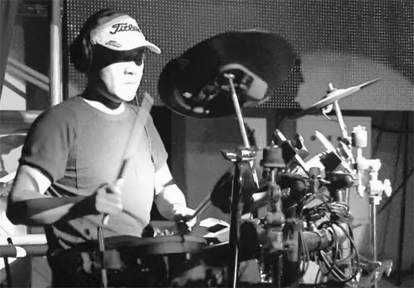 职业鼓手-邓松涛每晚8点半,音乐dj,带你进入一个小时的音乐游戏之旅