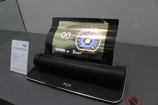京东方全球首款9.55英寸柔性透明OLED显示屏