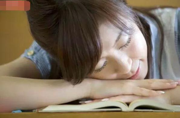 梦境解析，为何会梦到穿着内衣洗澡？