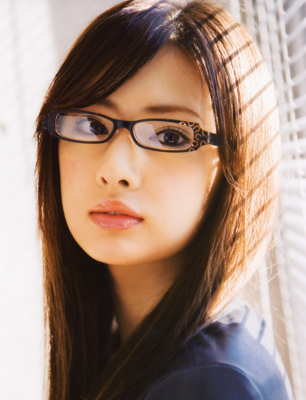上海化妆学校教适合戴眼镜MM的化妆技巧