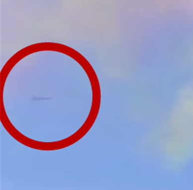 9月3日阅兵式央视直播画面惊现第二个UFO