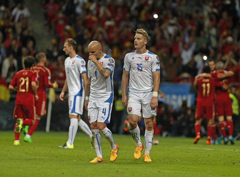 欧预赛-西班牙2-0胜斯洛伐克 重新夺回小组头名