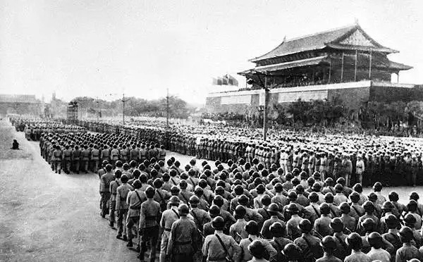 1949年开国大典上的阅兵仪式 以强调中国阅兵式的和平目的 - 1951年中国阅兵式