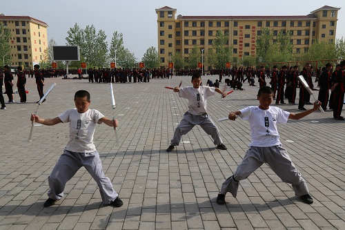 嵩山少林寺武术学校—练武既练"力"还练"气"_手机搜狐