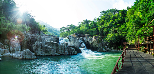 海南呀诺达雨林文化旅游区荣登2015最美中国