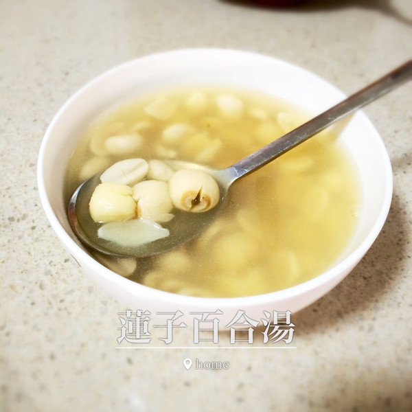 7,煮到花生软润,莲子软糯即可.