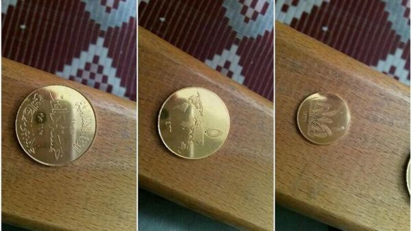 资料图:“伊斯兰国”铸造的金币。图片来源:参考消息网