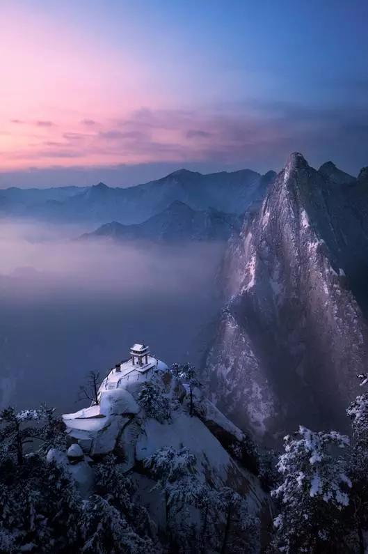 两鬓风霜,途次早行之客;一蓑烟雨,溪边晚钓之翁 春对夏