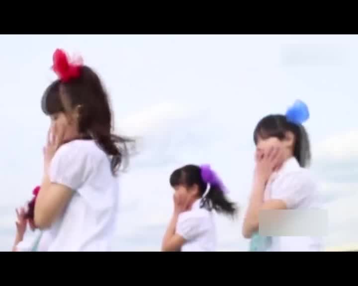 日本“小学生”女团走红 成熟性感风遭吐槽