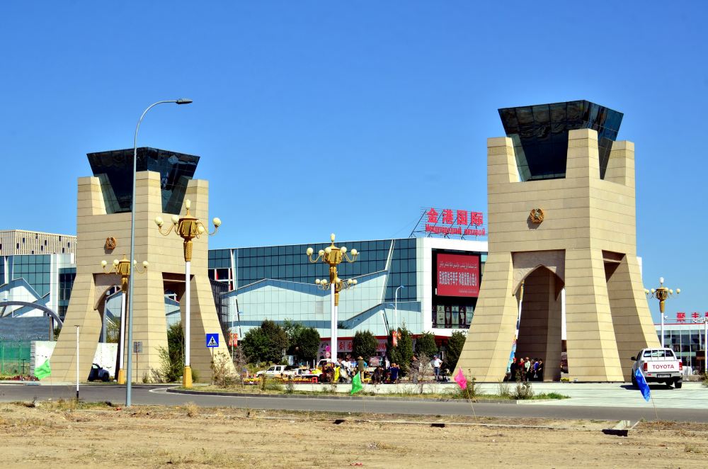 新疆霍尔果斯:西部口岸变身现代新城(组图)