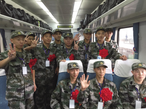 新兵在沈阳北站登t302次列车入伍