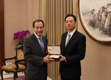 外交部副部长王超会见巴西离任驻华大使莱昂(组图)