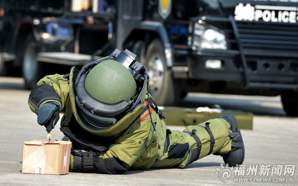 每一次排爆,对于排爆手来说,生与死往往只在一瞬间.