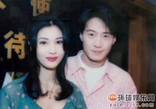 外媒镜头简直照妖镜唐嫣细纹多