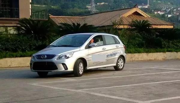 上海新能源汽车:五位一体充电方案消除充电难