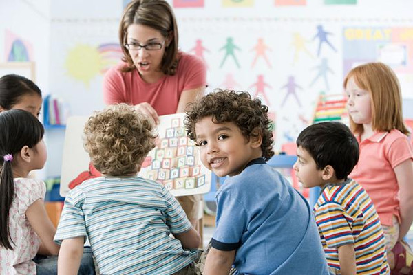 如何让幼儿园老师喜欢自家宝贝?