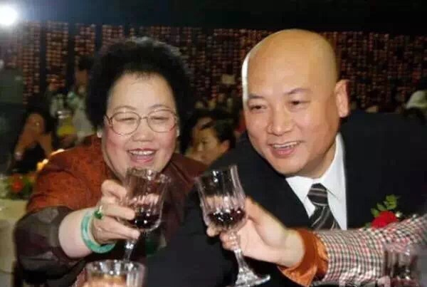 《西游记》中唐僧扮演者迟重瑞陪同妻子中国女富商陈丽华女士出席活动