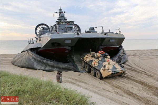 ԭͼBTR-82Aʽս½