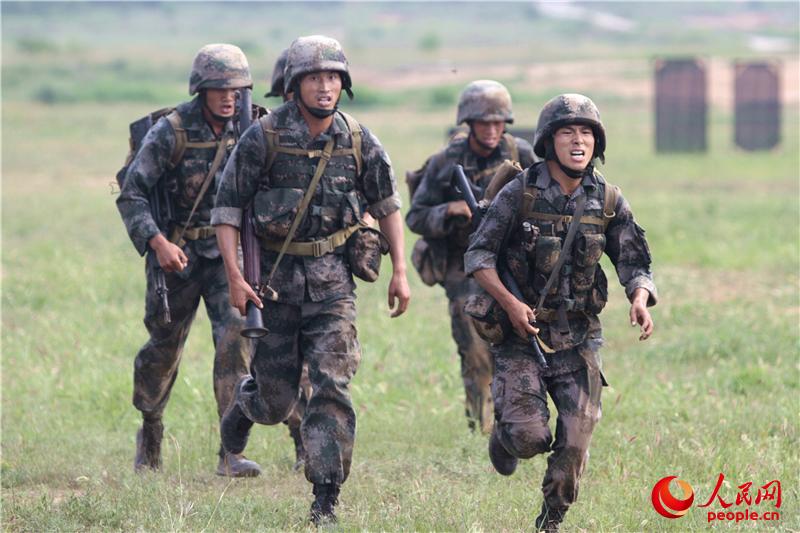 中国军人国际比赛因装弹太快 被取消该项
