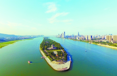 橘子洲公园位于湘江长沙段的江心,是国家5a级旅游景区和国家级重点