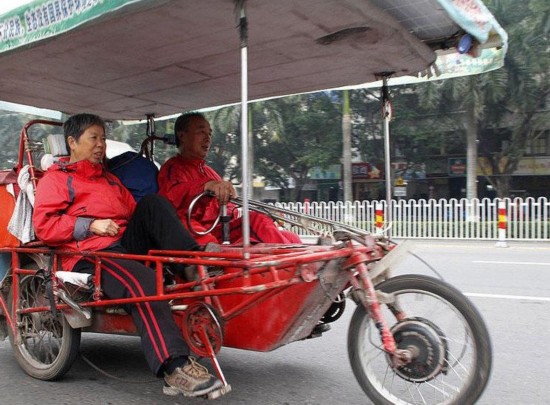 房价高不可攀民间牛人自制房车