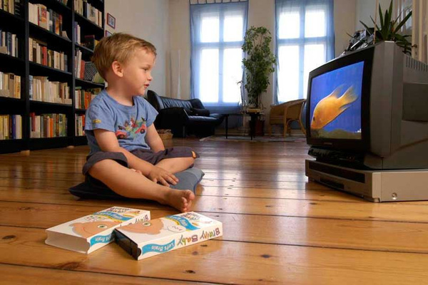孩子喜欢自言自语,有时是跟看电视有关!