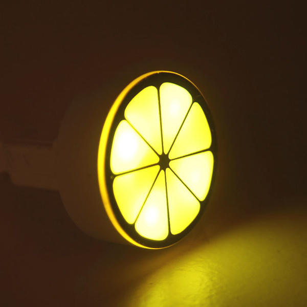 柠檬造型的创意小夜灯,暖色灯光系.灯光柔和,造型精致.