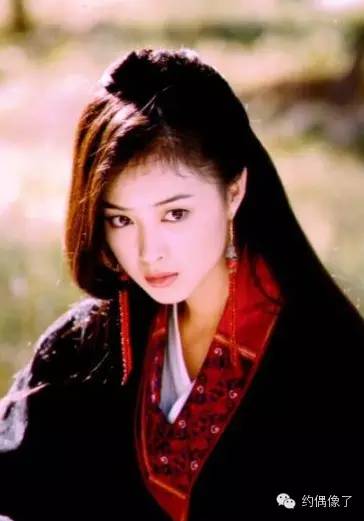 2003年蒋欣在张纪中版《天龙八部》中饰演的木婉清,与林志颖的对手戏