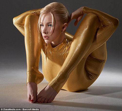 超牛!世界上最柔软的女人们!