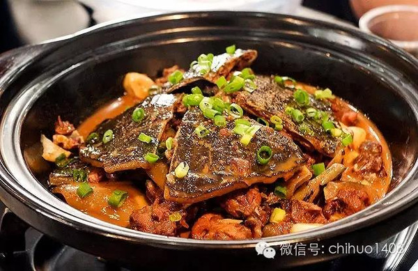 能够滋补一秋天的"香辣蟹煲"和"甲鱼牛蛙锅"