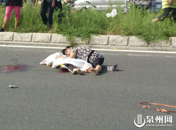 9月18日报道,福建泉州,两名初中女生上学路上被撞身亡,司机逃逸被