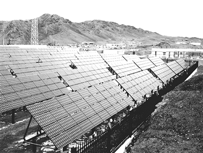 特變電工新疆新能源股份公司制造並安裝的太陽能電站。本報記者 喬文匯攝