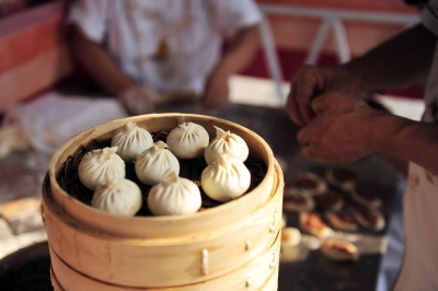 作为富春130周年店庆的系列活动,中国名品包子汇展人气颇旺,不少市民